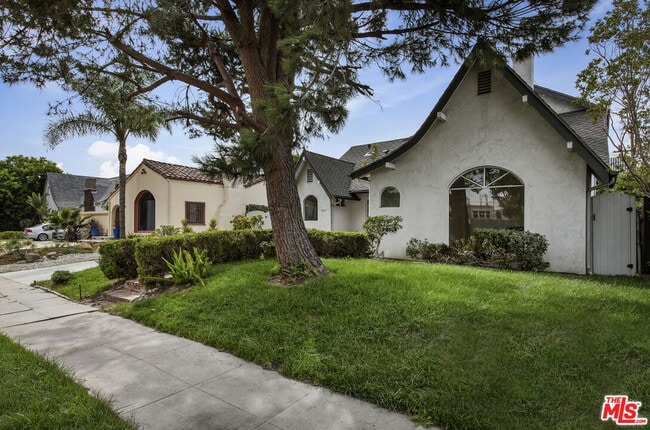 Photo - 833 Burnside Ave