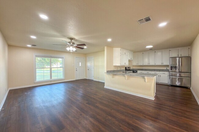 Photo - Fully Remodeled 3 Bed, 2 Bath Home in Fort...