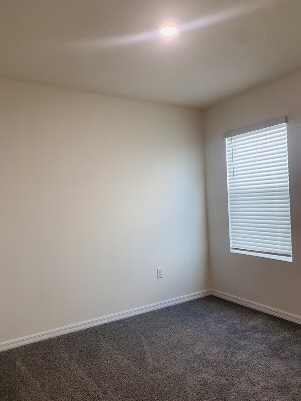 Photo - 982 Commons Way