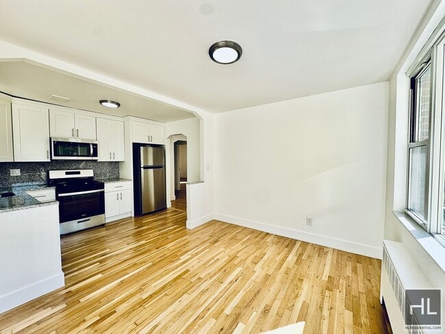 Photo - Newly Renovated 2 bedroom apartment spanni... Unit 2