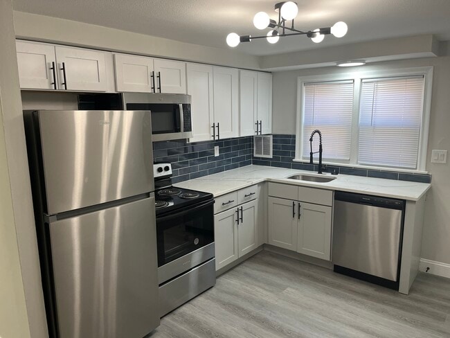 Building Photo - 332 Park Ave Unit 332 B