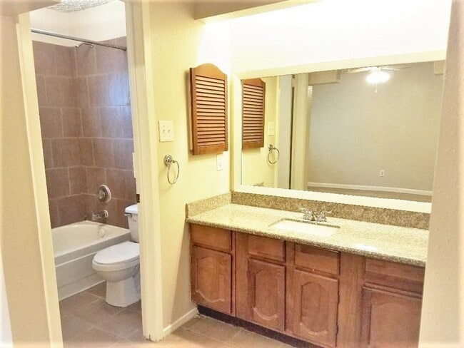 Photo - 16922 Camberwell Green Ln