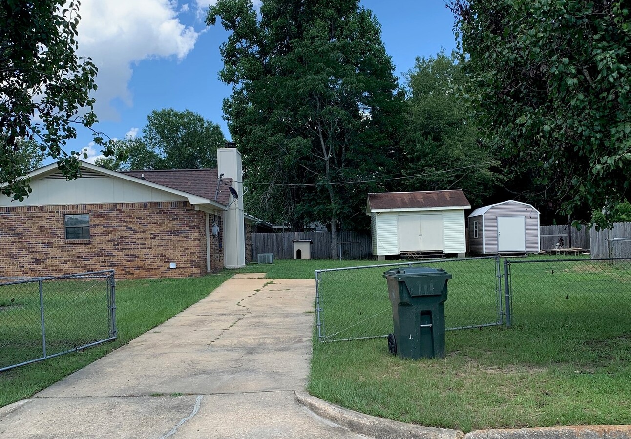 Photo - 2800 Nottingham Way