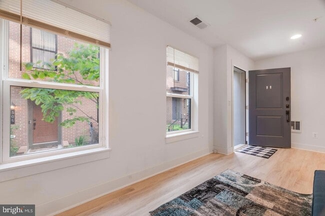 Photo - 317 Riggs Pk Pl NE