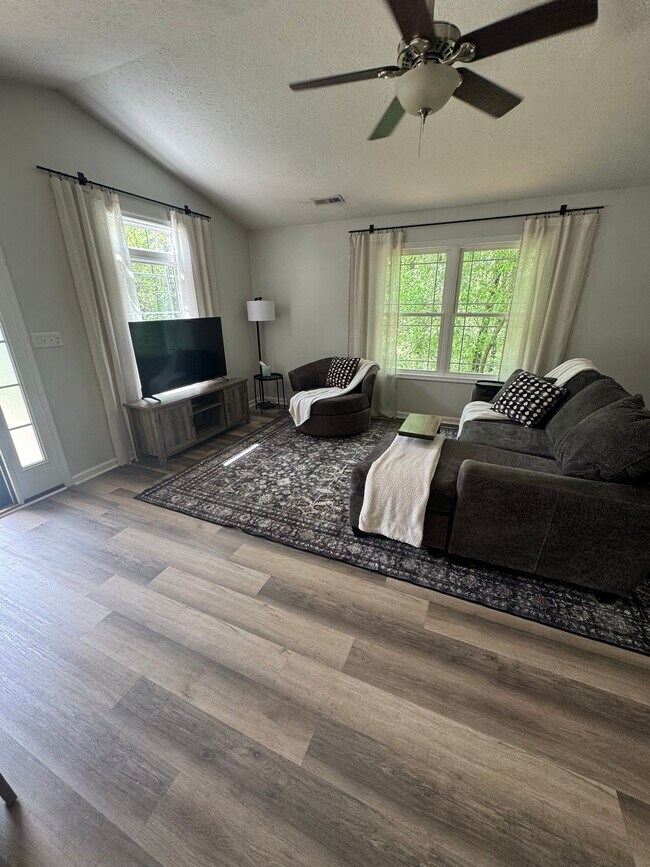 Photo - 4647 Ferncliff Dr