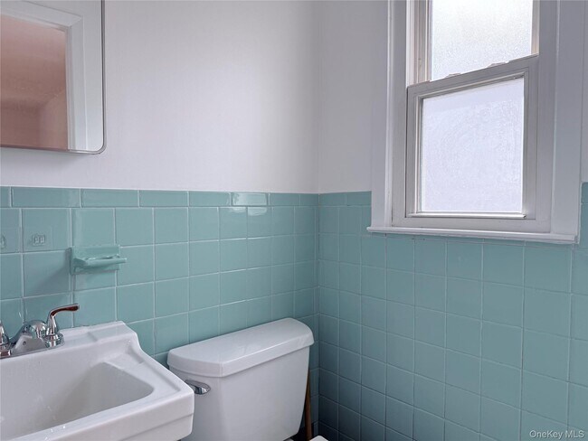 Photo - 14-38 144th Pl Unit 2nd Floor