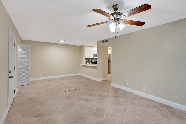 Photo - 10733 Cleary Blvd Unidad 101