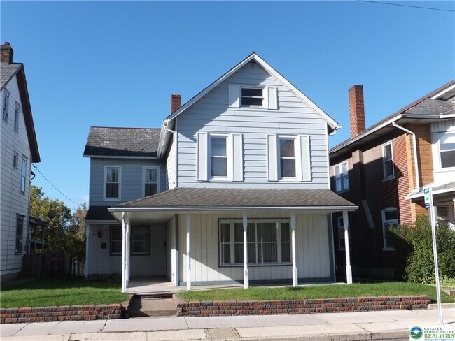 Building Photo - 1460 Main St Unit #2 Rental
