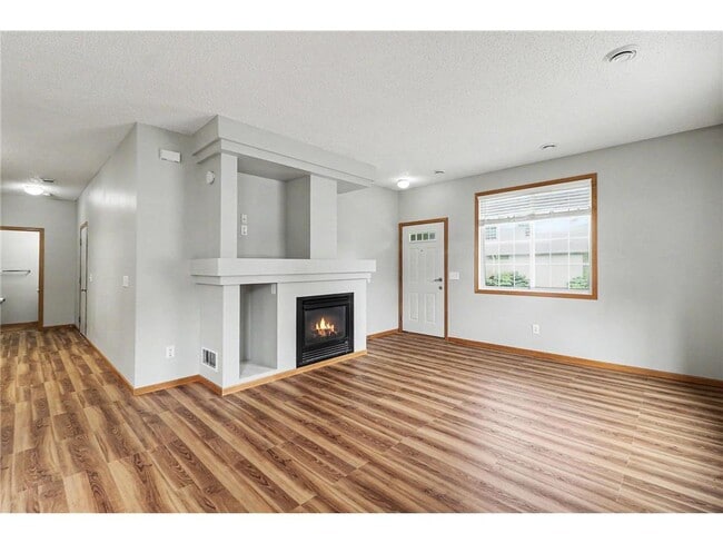 Photo - 130 River Woods Dr W