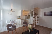 2 BR, 1 BA - 900 SF