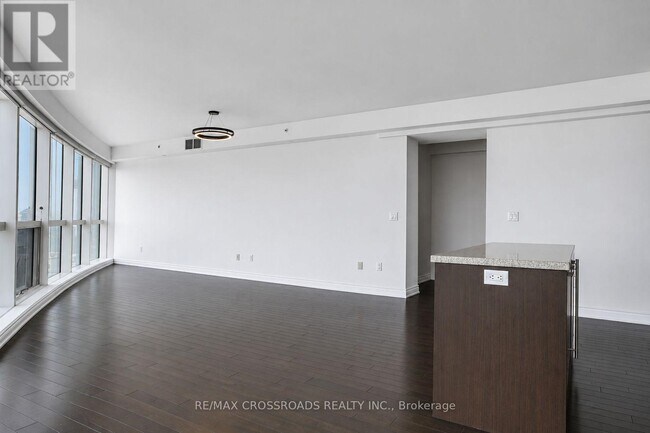 Photo - 388 Yonge St Unit 6107