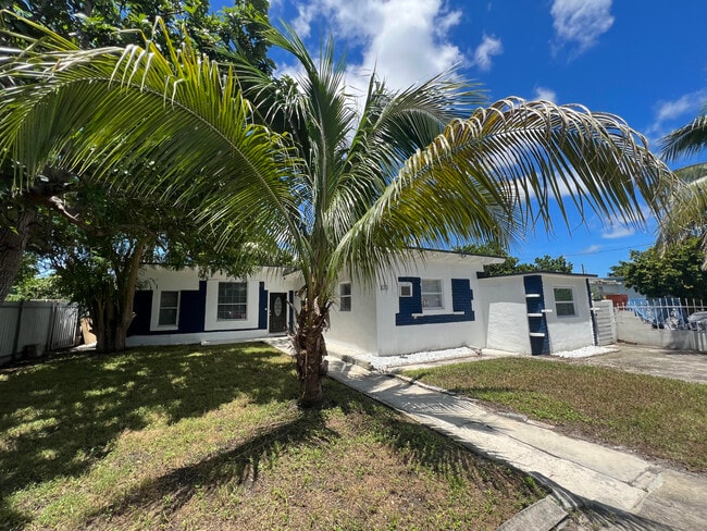 Photo - 323 NW 108th St Unidad 2