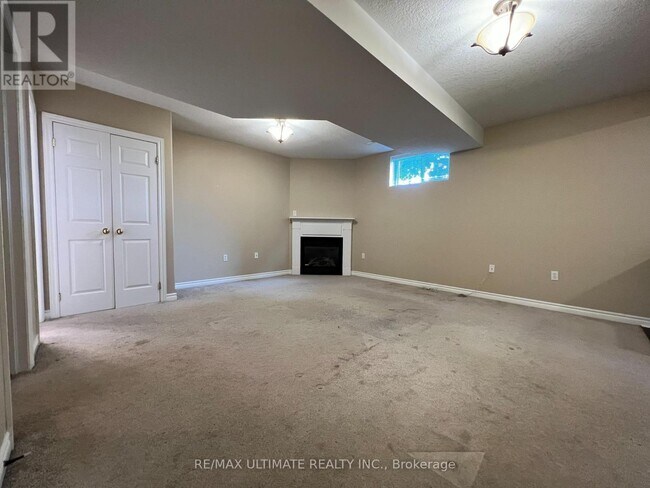 Photo - 209 Dunsmore Ln