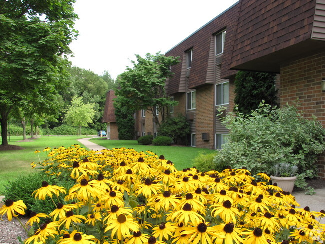 Building Photo - Kent Village Apartments