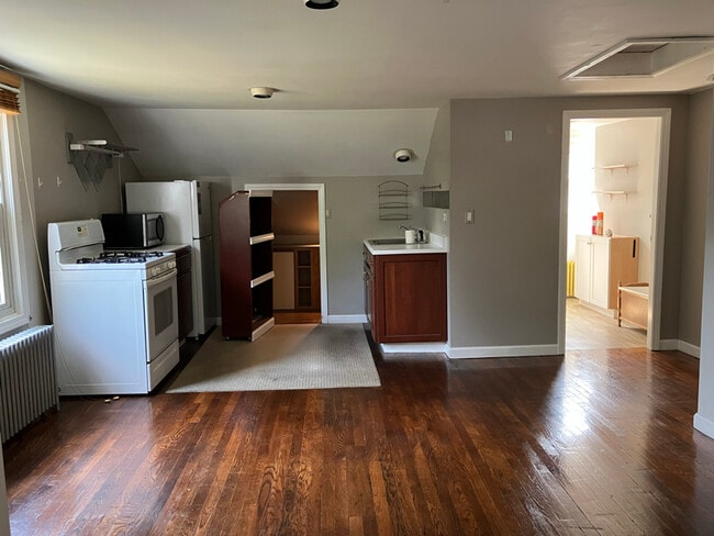 Building Photo - 126 Clover Hill St Rental