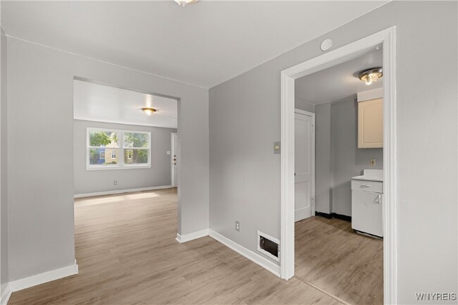 Photo - 714 Taunton Pl