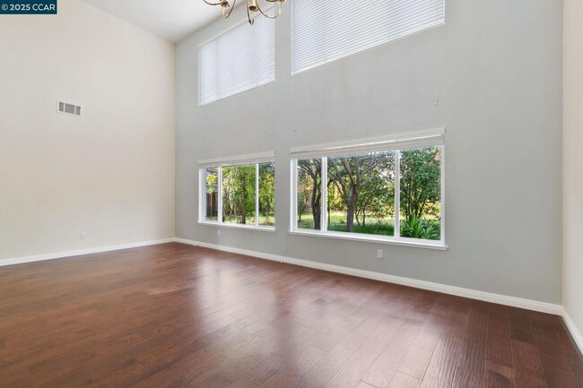 Photo - 732 Antiquity Dr