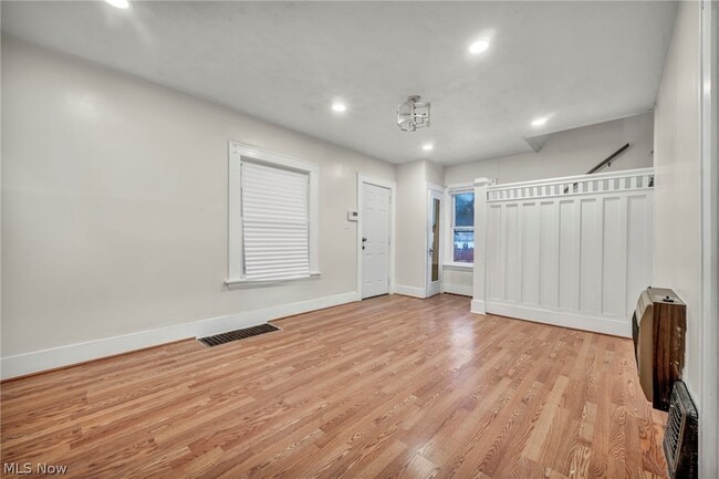 Photo - 960 Whittier Ave