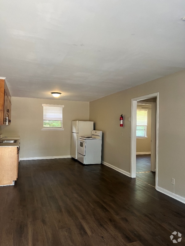 Building Photo - 5527 Read St Rental