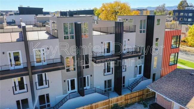 Photo - 1930 N Grove St