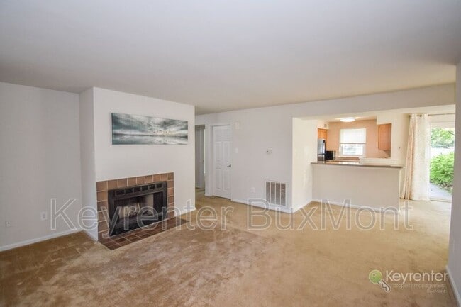 Photo - 653A Rose Hollow Dr