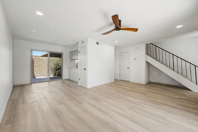 Building Photo - South Tempe 3BR Townhome w/ Private Yard, W/D & Parking