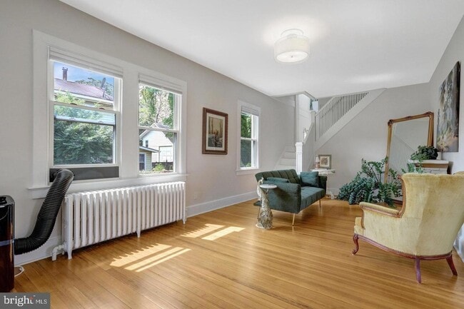 Photo - 915 20th St S