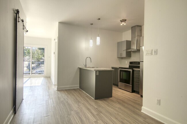 Photo - 6600 Av. de Darlington Unit 202