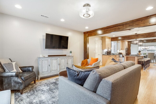 Photo - 5241 33rd Ave S Unidad ID1035900P