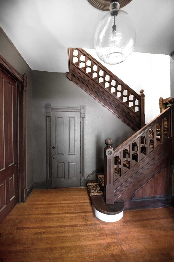 Lobby - 1936 S 33rd St Unidad #1