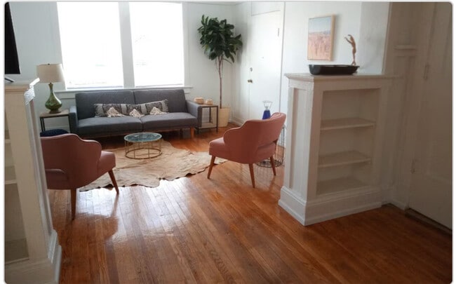 Photo - 1105 W Main Dr