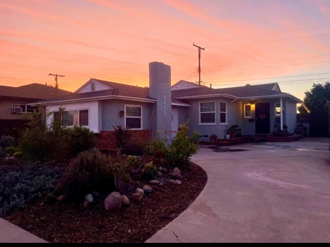 Building Photo - 6462 Birchwood St