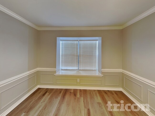 Photo - 2124 Glenn Ln