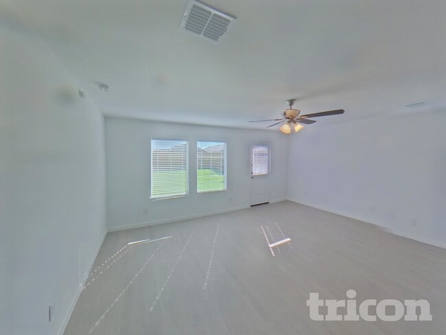 Photo - 1613 Parlier St