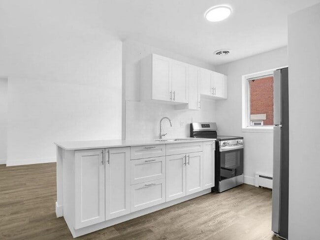 Building Photo - 69 Cartwright St