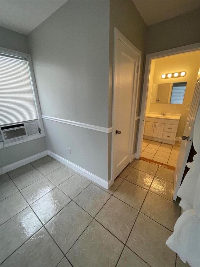 Photo - 623 Selkirk St