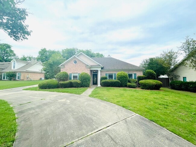 Photo - ** 4 bed 2.5 bath located in Sturbridge includes monthly pool service and chemicals ** Call 334-3...