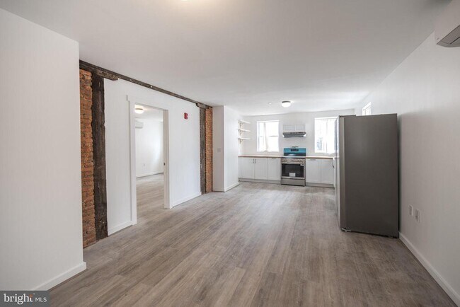 711 W Thompson St Unit 2F