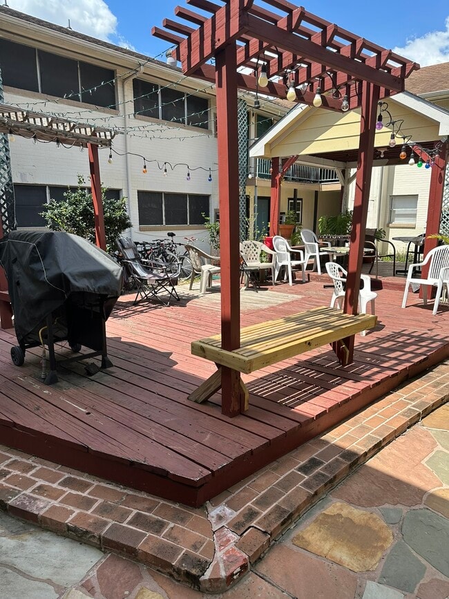 Building Photo - 301 Avondale St Unit 15