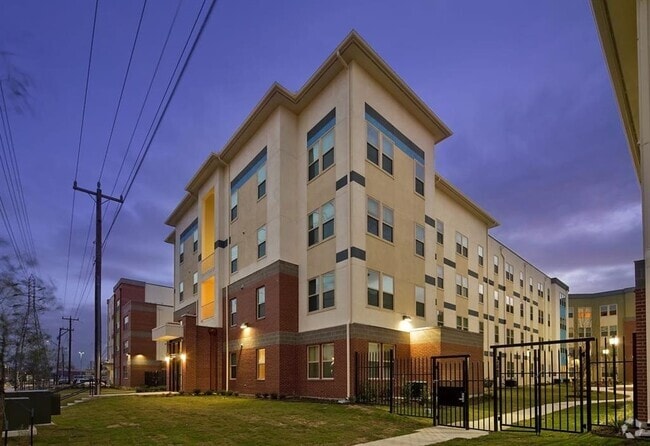 Building Photo - 703 N San Marcos Rental