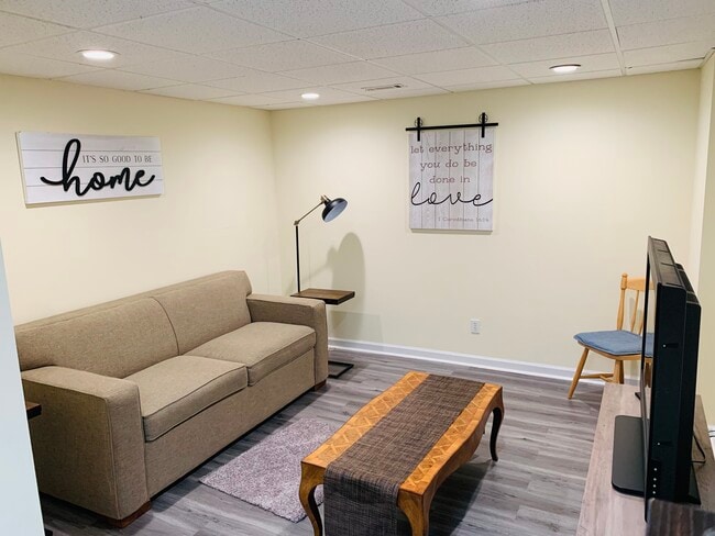 Photo - 2337 Ashmel Ct SW Unidad Ashmel Inn Apartment