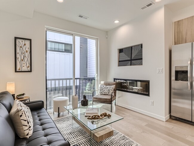 Photo - 1920 Hooker St