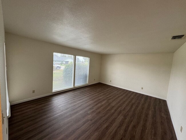 Photo - Reedley 3 Bedroom House