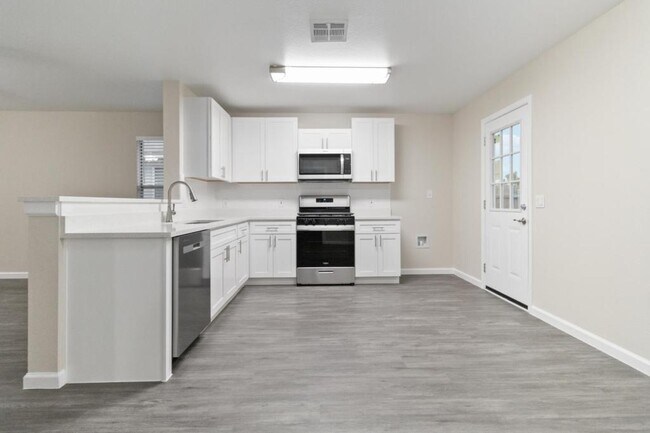 Photo - 14305 Cummins Way