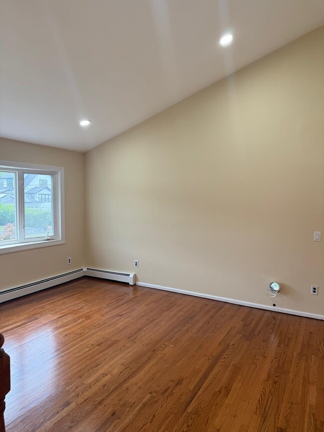 Building Photo - 26 Meadow Ave Rental