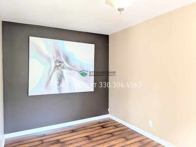 Photo - 940 17th St NE