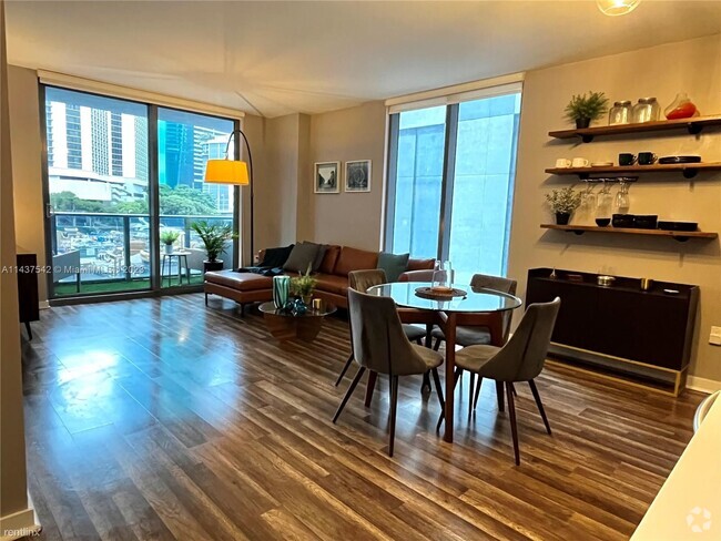 Building Photo - 2 br, 2 bath Condo - 31 SE 6th St