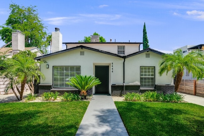 Building Photo - 4444 Cedros Ave Rental