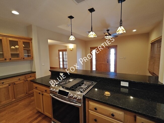 Photo - 605 S 4th Ave