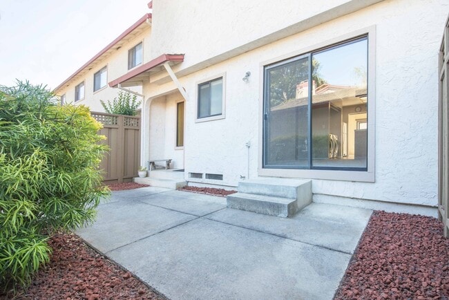 Photo - Excellent 3 Bed 2.5 Bath Town Home!
